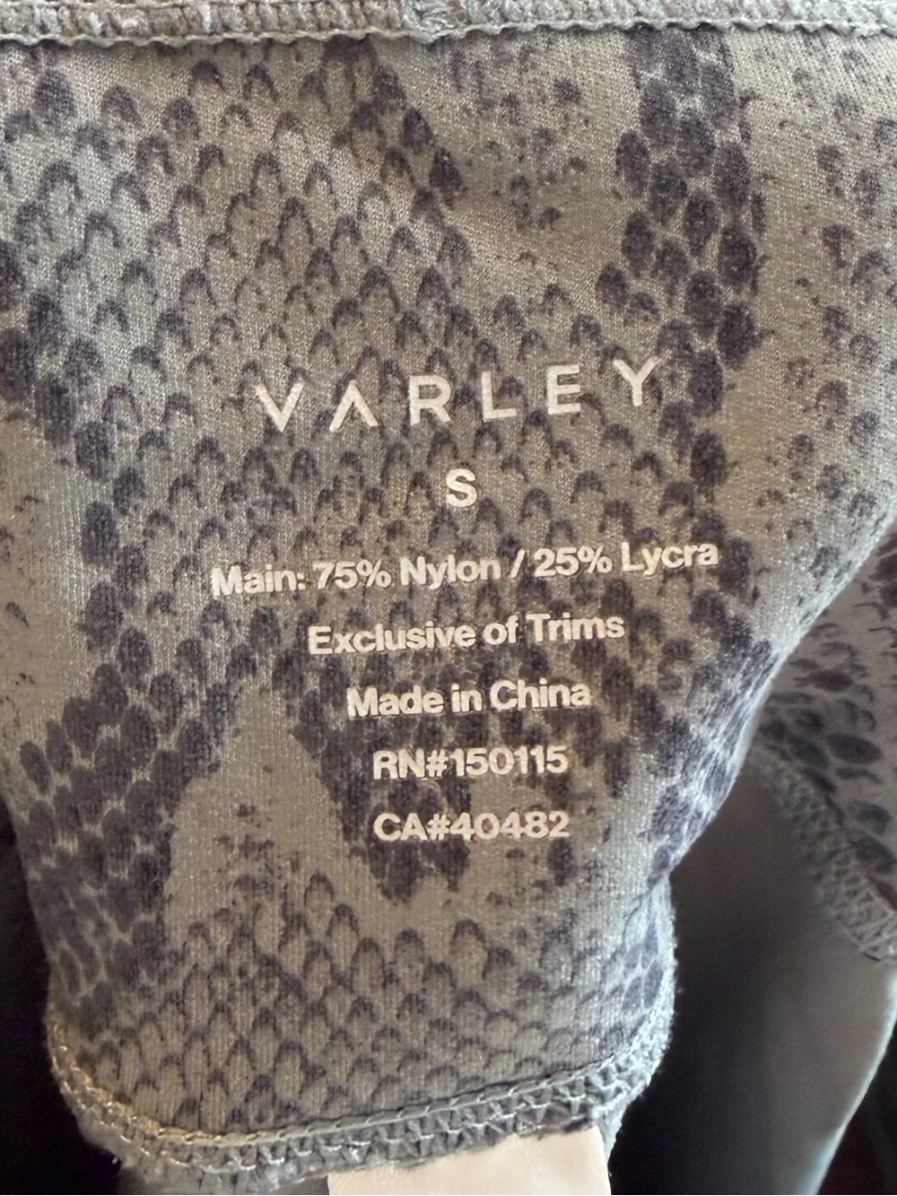Varley Let’s Go High Rise Python Print 7/8 Leggings - Picture 5 of 6